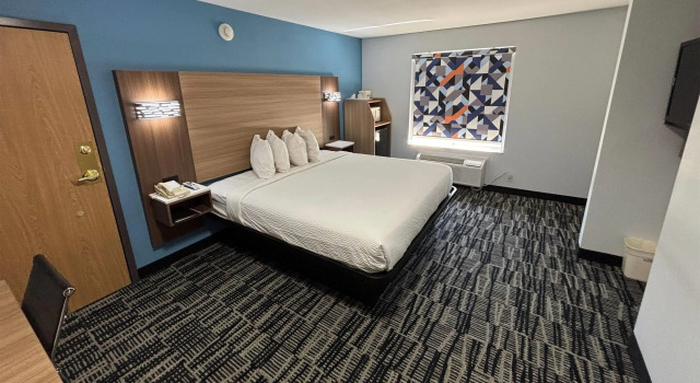 Baymont Inn & Suites Jacksonville