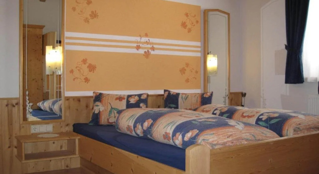 Appartement Alpina, Rezerwuj Hotel Hotele w Tyrol z parkingiem, Parking