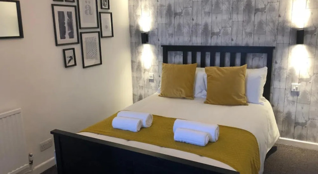Raleghs Cross Inn, Rezervați Hotel Hoteluri de 3 stele în Merseyside, 3*