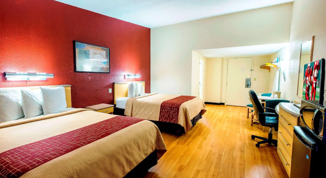 Четырёхместный номер Deluxe Red Roof Inn & Suites Brunswick I-95