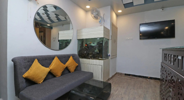 SilverKey Executive Stays 76470 Royal Crown Airport, Prenota Hotel Calcutta 