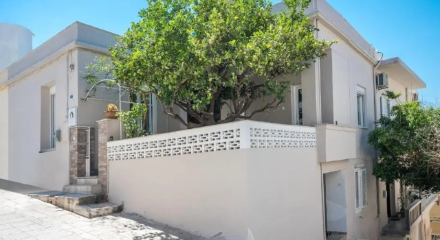 Коттедж Sofias LemonTree Family House