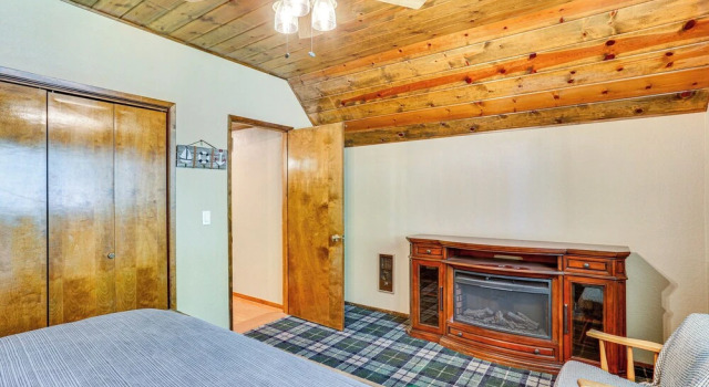 Spacious Retreat w/ Backyard: 1 Mi to Lake Almanor