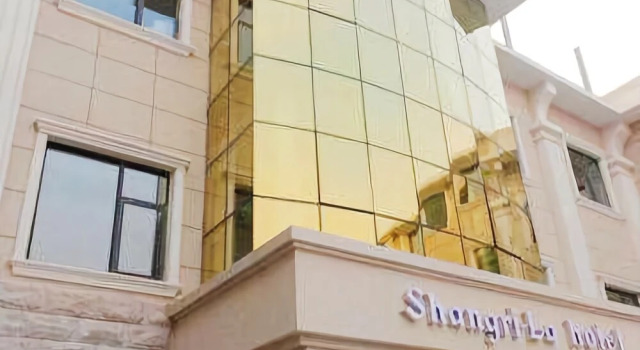 Xinzheng Shangri La Holiday Hot Spring Hotel, Rezerwuj Hotel Hotele w Xinzheng z basenem, Basen