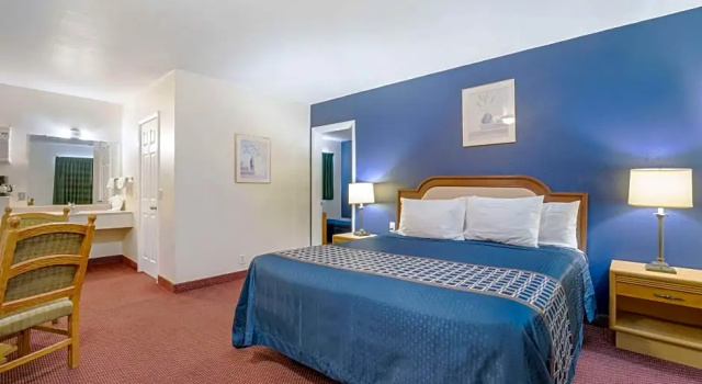 Шестиместный люкс Rodeway Inn & Suites Blythe I-10