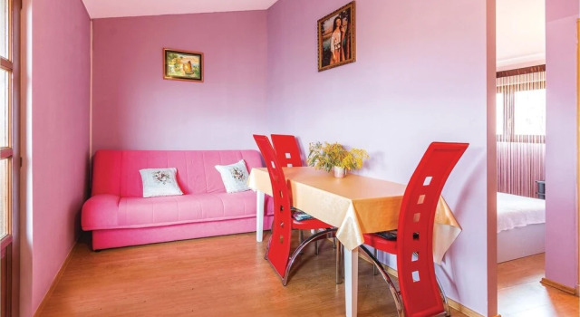 Nice Apartment in Liznjan With 1 Bedrooms