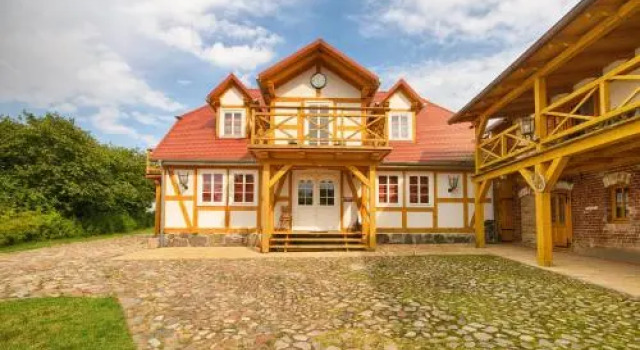 Nad morzem i jeziorem Dworek Kopań, Buchen Sie Hotel Kopań Westpommern