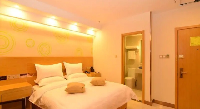 Двухместный номер Standard GreenTree Inn Xining Jianguo Road Railway Station Express Hotel
