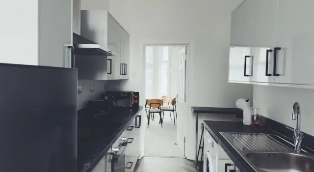 Spacious 3-bedroom Home in Newport Dive Into City Living at 96 Caerleon Road