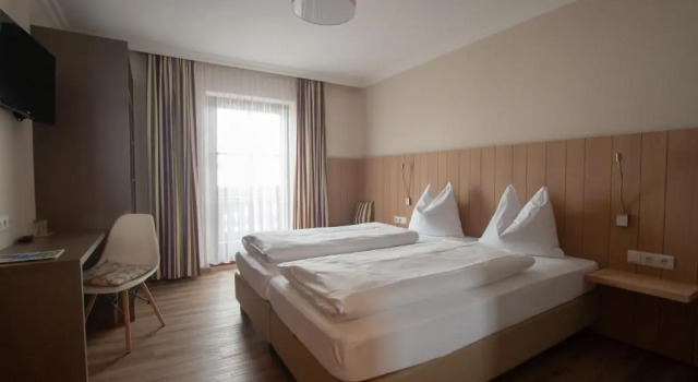 Двухместный номер Economy с балконом NEUWIRT – Hotel & Wirtshaus