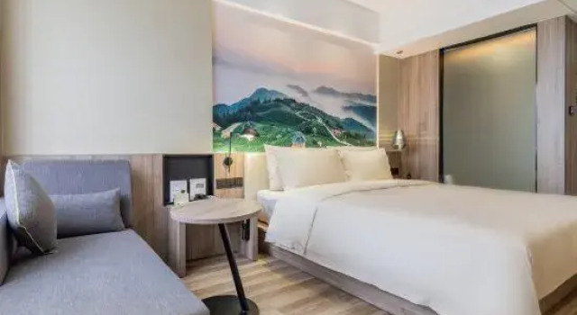 Семейный люкс Youcheng Hotel (Liuzhou High-Speed Railway Station Ma'anshan Park)