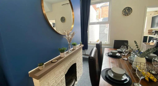 Коттедж с 4 комнатами 4BR House Popular Ravenhill Road
