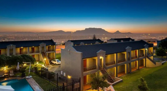 Кровать в общем номере Protea Hotel by Marriott Cape Town Tyger Valley