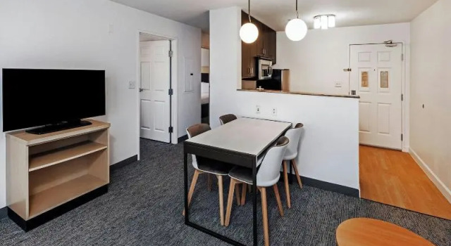 Четырёхместный люкс TownePlace Suites by Marriott Tulsa Broken Arrow