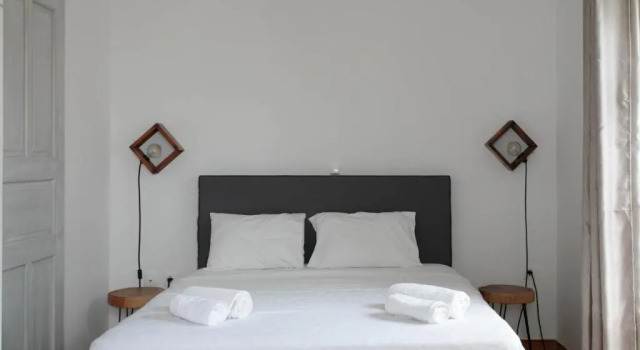 Downtown cottage 3 floors- sea view