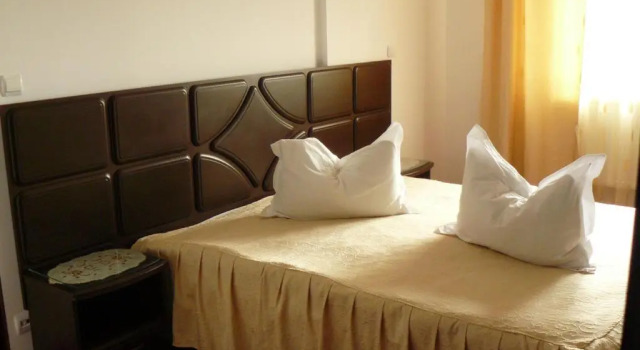 Pensiunea Eden, Rezerwuj Hotel Hotele w Carpathians - Romania z parkingiem, Parking