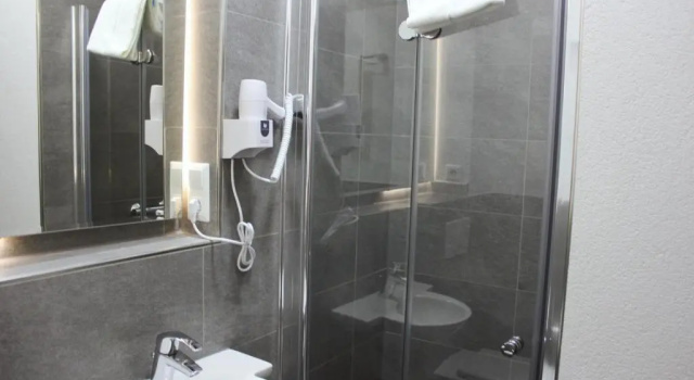 Трёхместный номер Standard Hotel Rheinbrücke