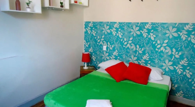 Barroco Hostel, Забронировать Хостел Хостелы Сан-Жуан-дел-Рей, Хостел