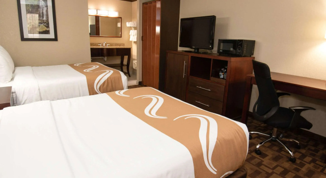 Четырёхместный номер Standard Quality Inn & Suites Quakertown-Allentown