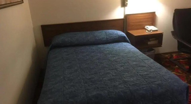 Royal Hotel, Book Hotel Flin Flon Manitoba