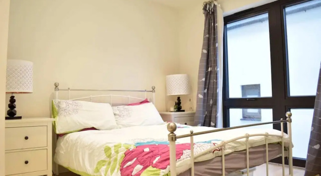 Bright 1 Bedroom Flat in North London With Balcony