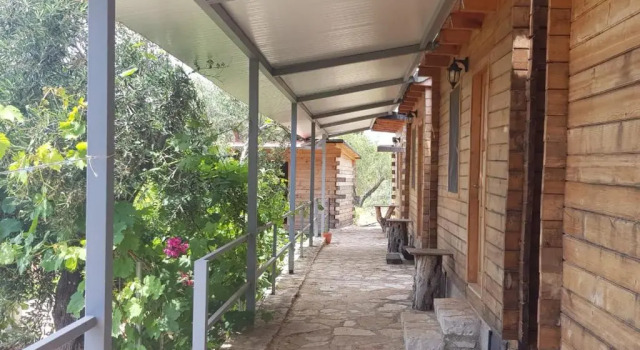 Holiwood, Book Hotel Himarë Vlorë County