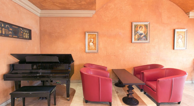 Victoria Crown Plaza Hotel, Prenota Hotel Victoria Island , vicino a Bar Beach