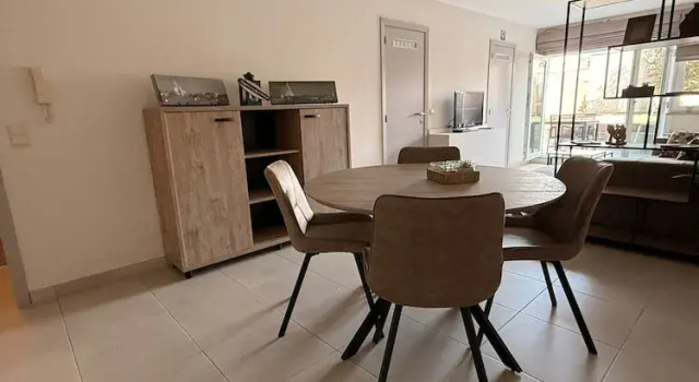 Апартаменты Elegant Seaside Retreat With Garden and Garage