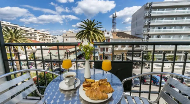 Трёхместный номер Standard Lakonia Hotel