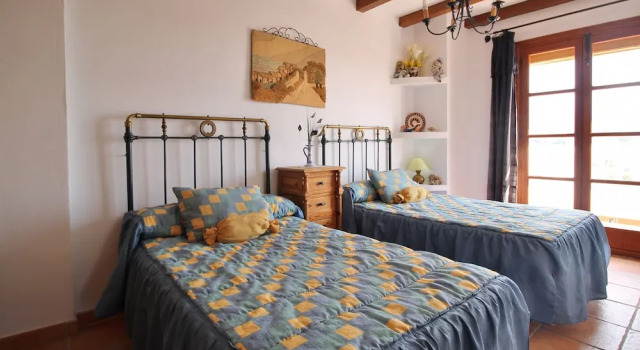1055 Villa Cerrillo