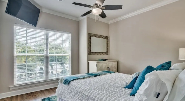 Silverfin Villa NEW Luxury Steps To Beach, Rezerwuj Willa Hotele w Emerald Coast z parkingiem, Parking