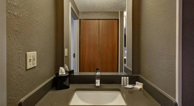 Четырёхместный номер Standard Courtyard by Marriott Cincinnati Airport