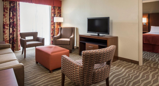 Люкс Holiday Inn Hotel & Suites Des Moines-Northwest by IHG