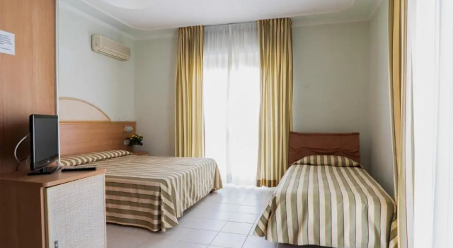 Четырёхместный номер Superior Hotel Jollino