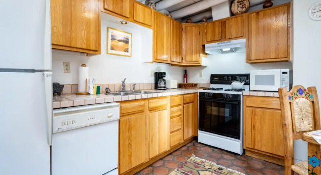 Casita Don Manuel, 1 Bedroom, Sleeps 2, Private Yard, Grill, Kiva Fireplace, Varaa Hotelli Santa Fe New Mexico