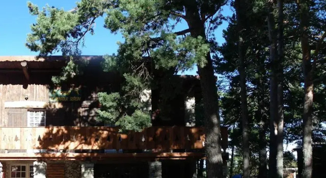 Chalet Ventoux Serein - Chambres dhôtes, Забронировать Шале Отели Мон-Серэн с парковкой, Парковка