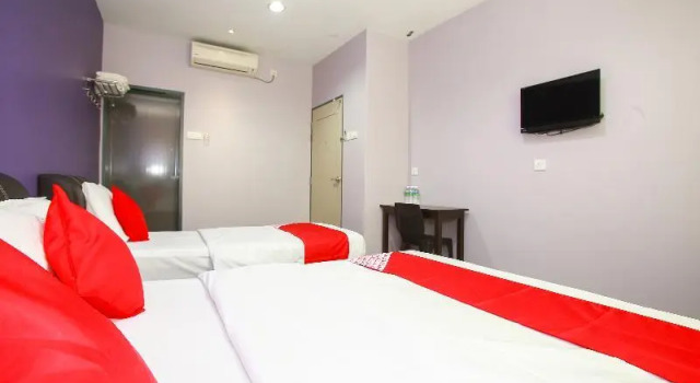 Люкс Standard OYO 89332 DE Hotel