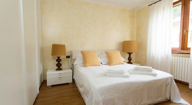 Beautiful Villa, Wifi, Bbq, Private Garden, Short Walk to Lakeside, Beach and Restaurants, Prenota Hotel Meina Lago Maggiore