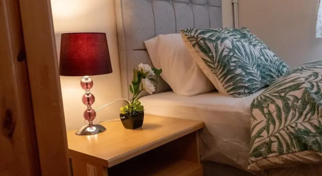 5 Bedroom Guesthouse in Quiet Cul-de-sac location.