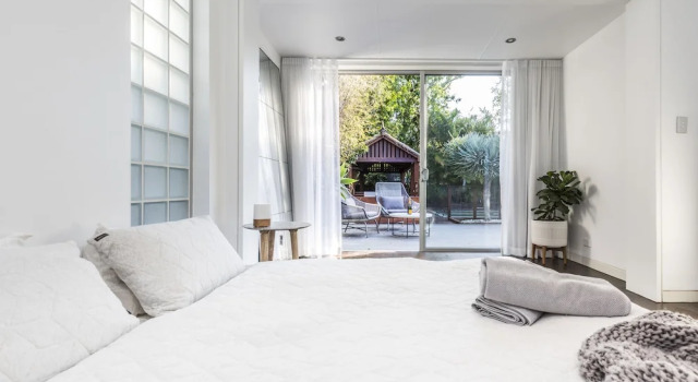 Coogee Luxury Home with Salt Water Pool & Parking, Забронировать Отель Куджи 