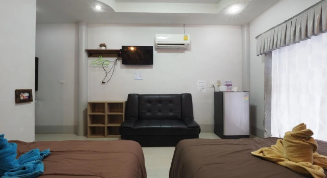 OYO 1100 Chidlom Resort