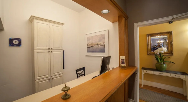 The Woodlawn Inn, Varaa Hotelli  