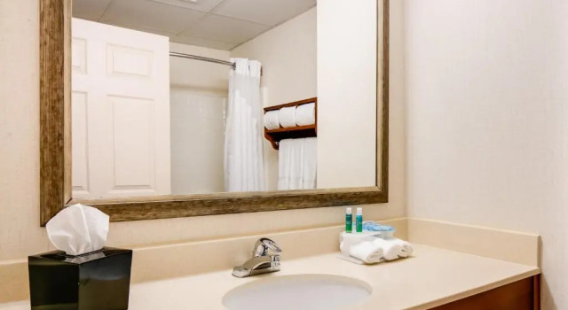 Run of House Holiday Inn Express Hotel & Suites Coralville by IHG