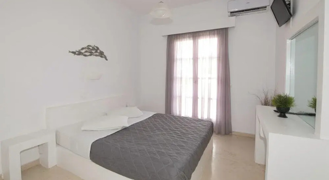 Апартаменты c 1 комнатой с балконом и с видом на бассейн Ira Apartments