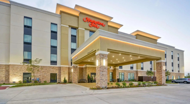 Кровать в общем номере Hampton Inn Kyle