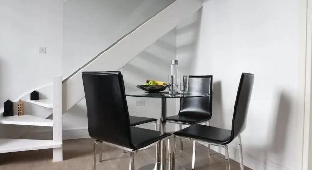 3B Princes Square Luxurious Wonderful Double Bed Apartment