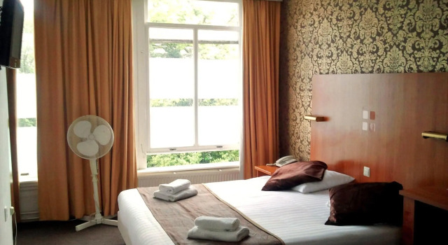 Hotel Blyss, Забронировать Отель Отели Ауд-Вест с парковкой, Парковка