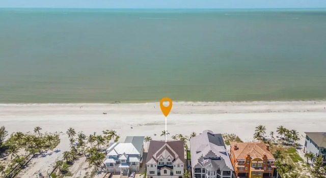 Коттедж 3132 Estero Blvd 5 Bedroom Home by RedAwning