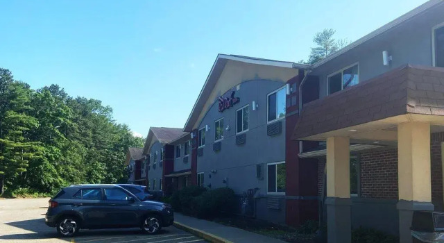 Red Roof Inn Queensbury, Book Mini-hotel Glens Falls New York State