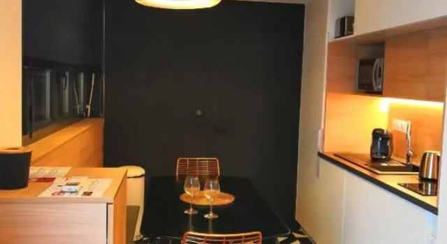 Le Juliette, Rezerwuj Hotel Hotele w Rhône z parkingiem, Parking